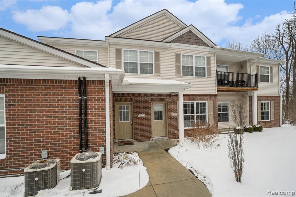 911 Watercress Lane, Fenton, MI 48430 Main Photo