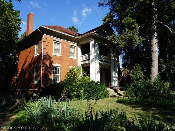 24 Ridge Road, Pleasant Ridge, MI 48069