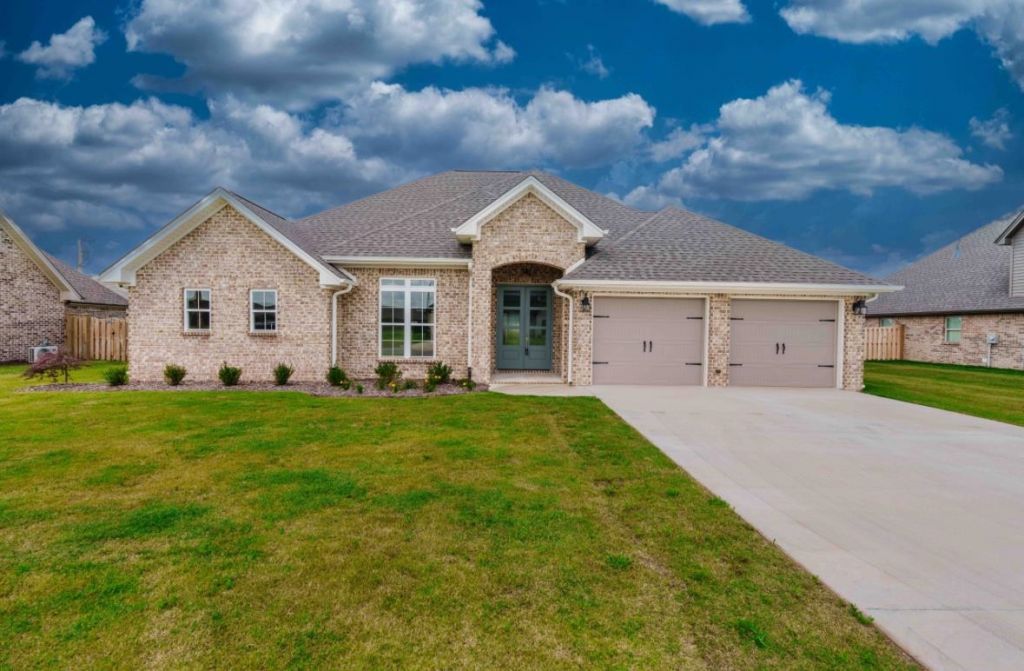 197 Wynchase Dr E, Muscle Shoals, AL 00000 Main Photo