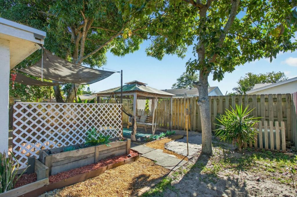 3330 NW 69th St, Fort Lauderdale, FL 33309 Photo