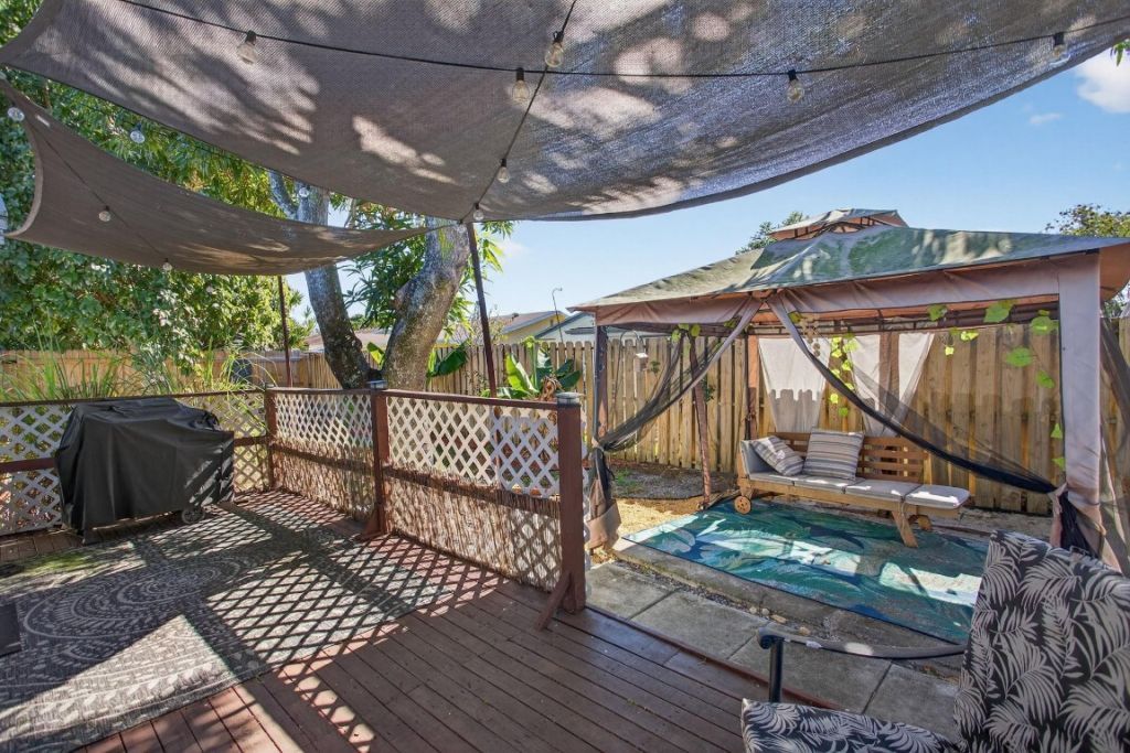 3330 NW 69th St, Fort Lauderdale, FL 33309 Photo