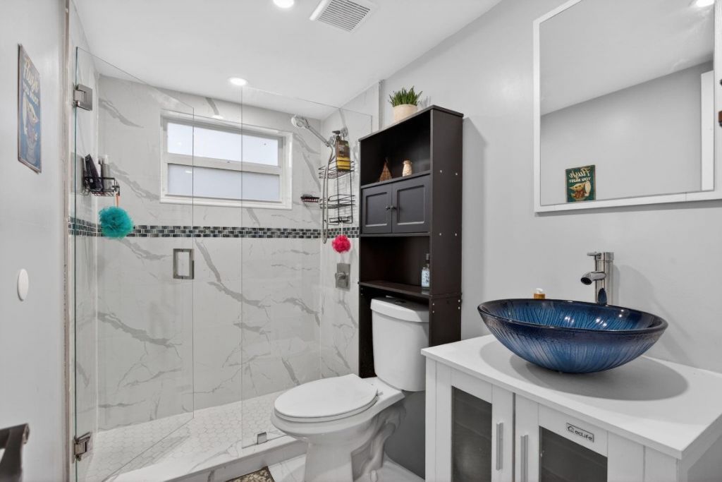 3330 NW 69th St, Fort Lauderdale, FL 33309 Photo