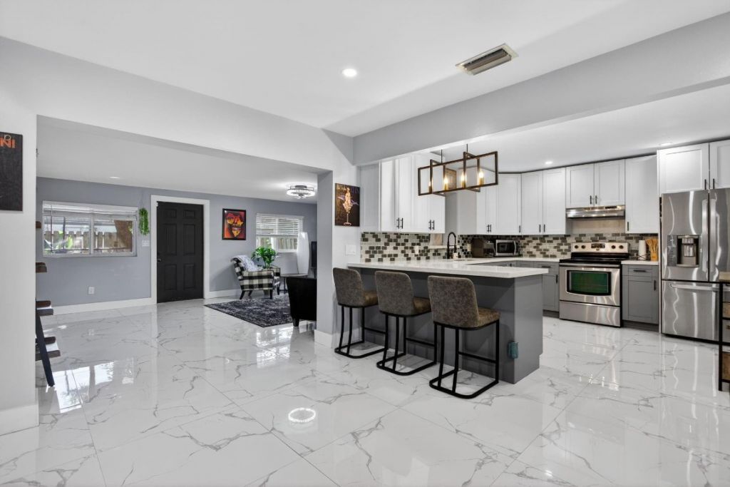 3330 NW 69th St, Fort Lauderdale, FL 33309 Photo