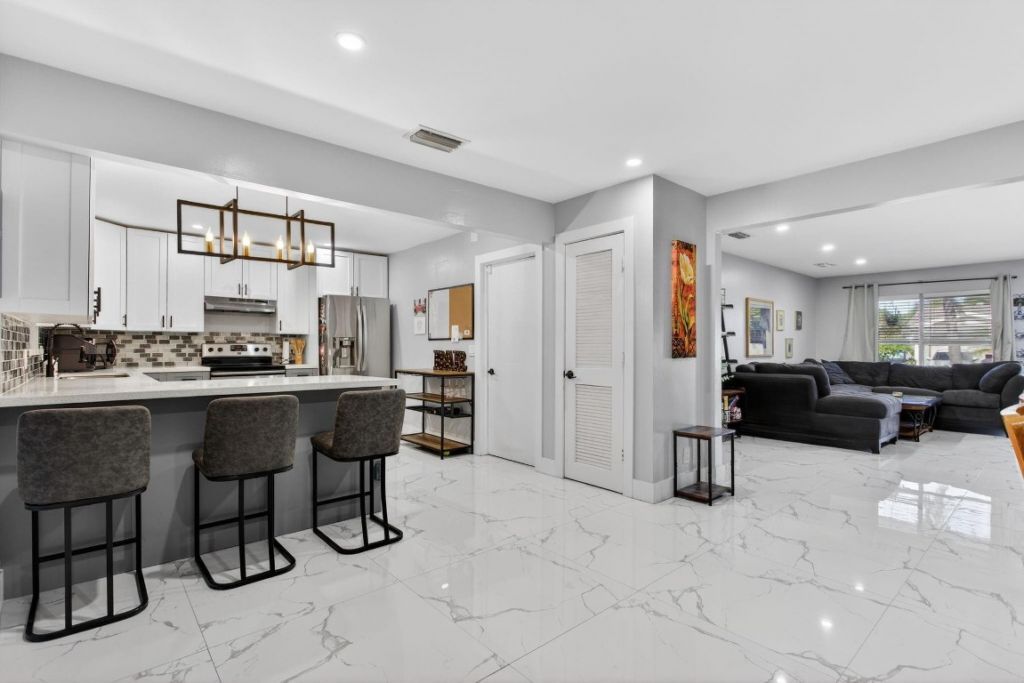 3330 NW 69th St, Fort Lauderdale, FL 33309 Photo