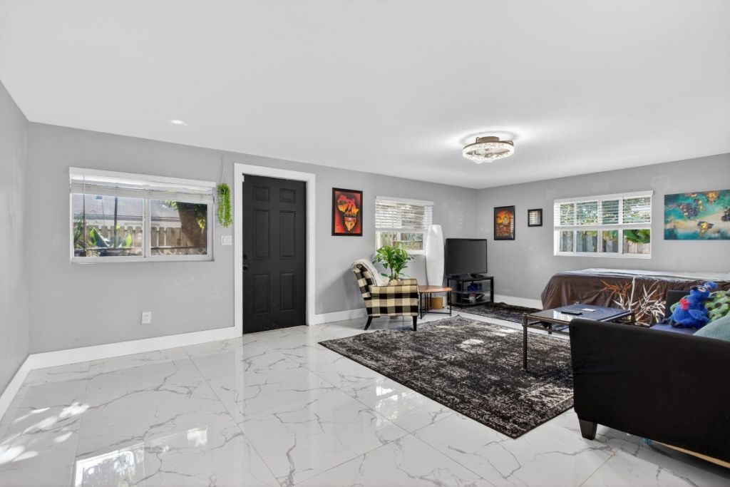 3330 NW 69th St, Fort Lauderdale, FL 33309 Photo