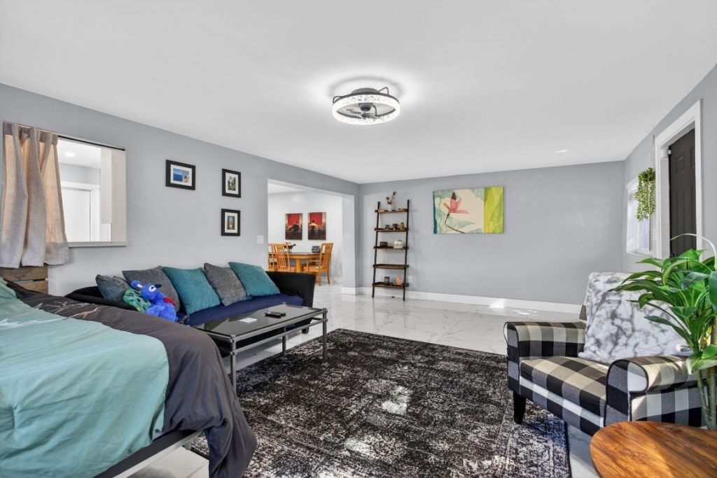 3330 NW 69th St, Fort Lauderdale, FL 33309 Photo