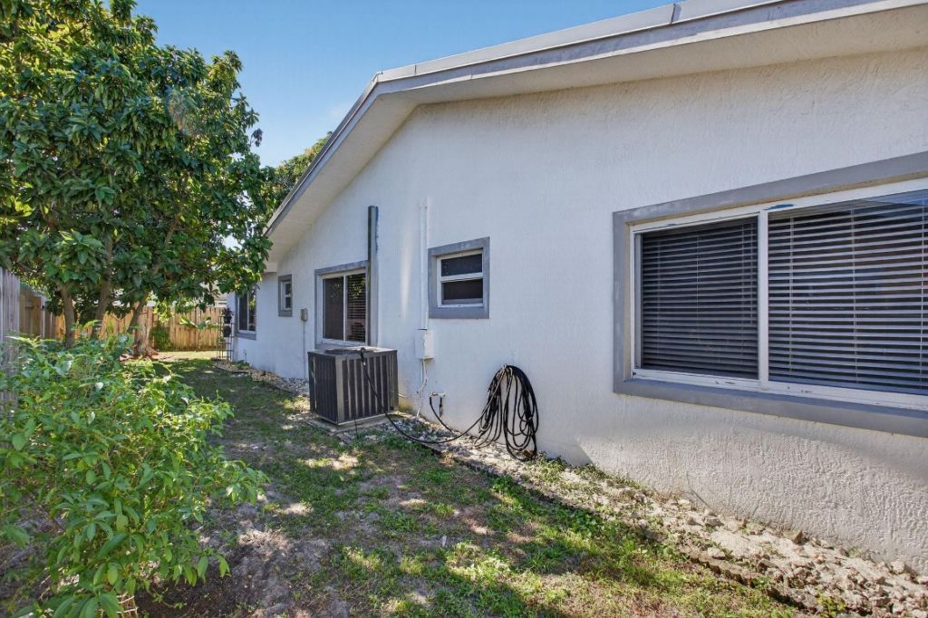 3330 NW 69th St, Fort Lauderdale, FL 33309 Photo