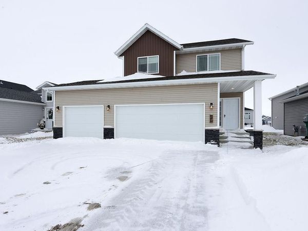 307 7th Street E, Horace, ND 58047