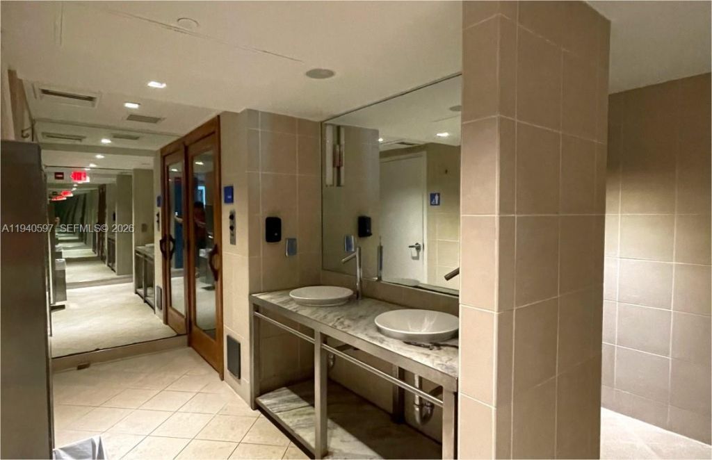 335 S Biscayne Blvd, Unit 2910, Miami, FL 33131 Photo