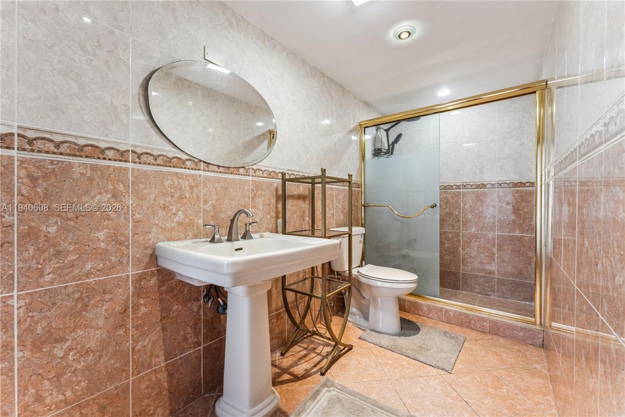 11111 Biscayne Blvd, Unit 4H, Miami, FL 33181 Photo