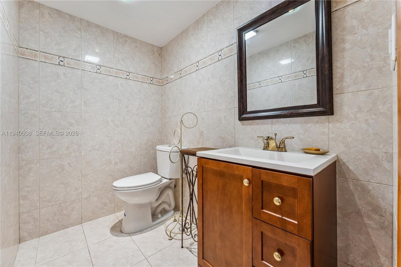 11111 Biscayne Blvd, Unit 4H, Miami, FL 33181 Photo