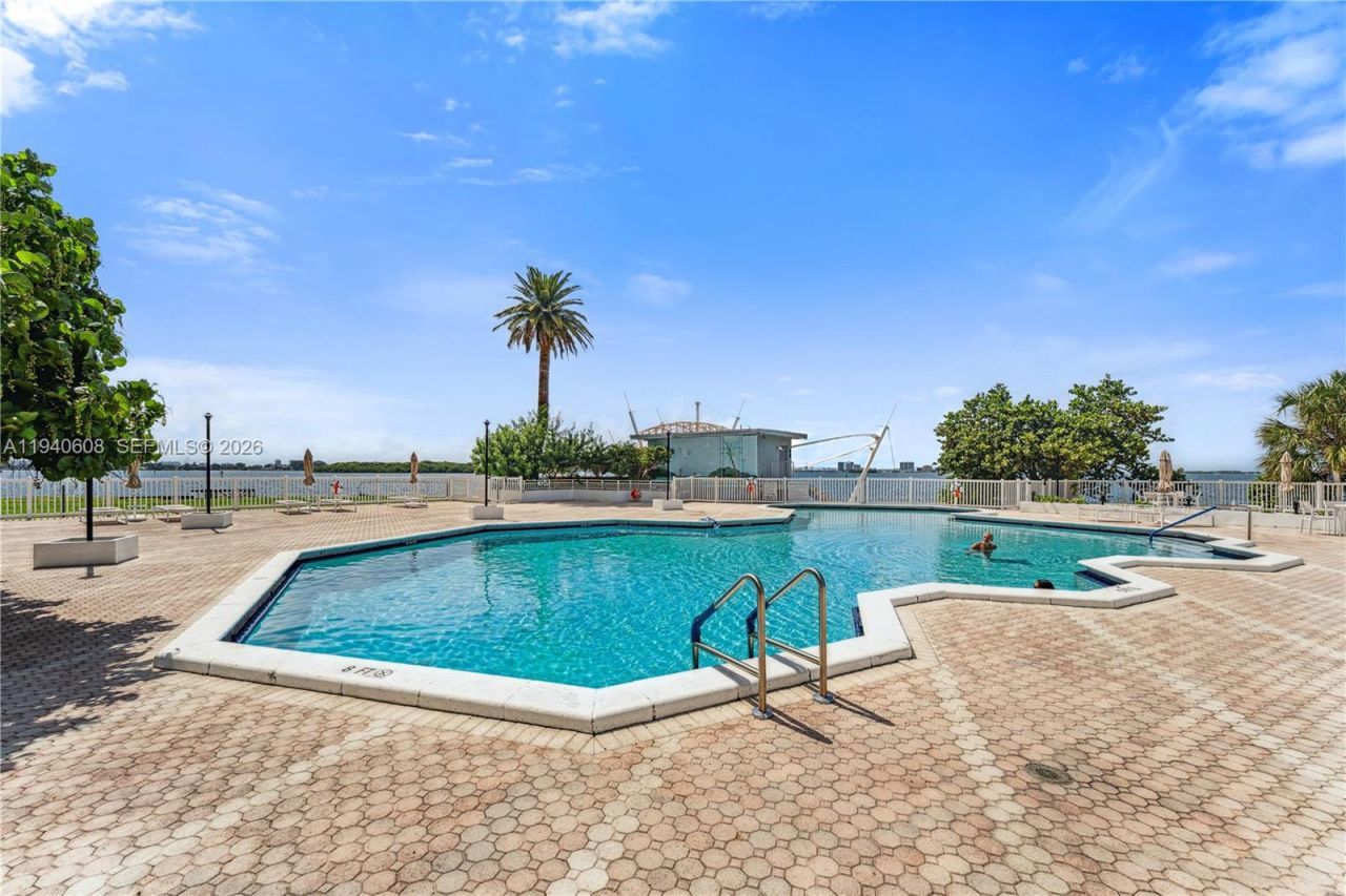 11111 Biscayne Blvd, Unit 4H, Miami, FL 33181 Photo