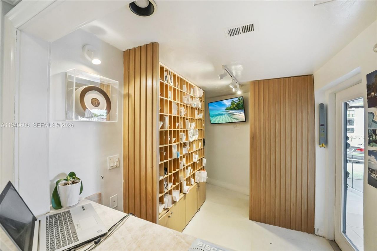 11111 Biscayne Blvd, Unit 4H, Miami, FL 33181 Photo