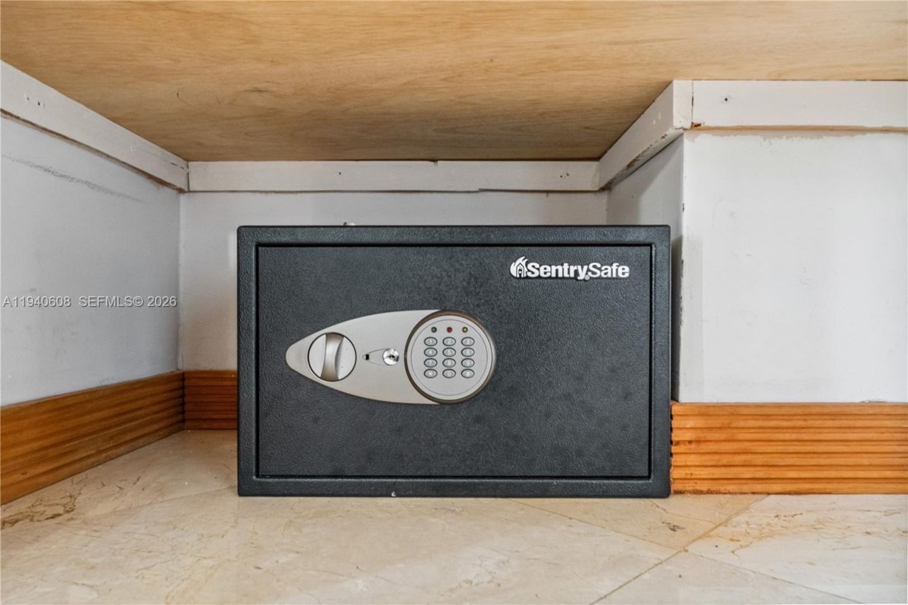 11111 Biscayne Blvd, Unit 4H, Miami, FL 33181 Photo