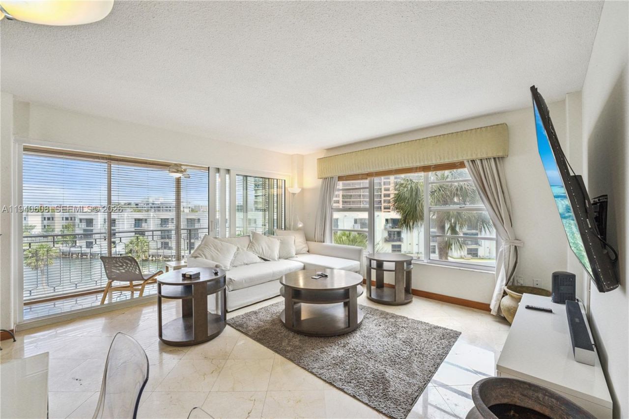 11111 Biscayne Blvd, Unit 4H, Miami, FL 33181 Photo