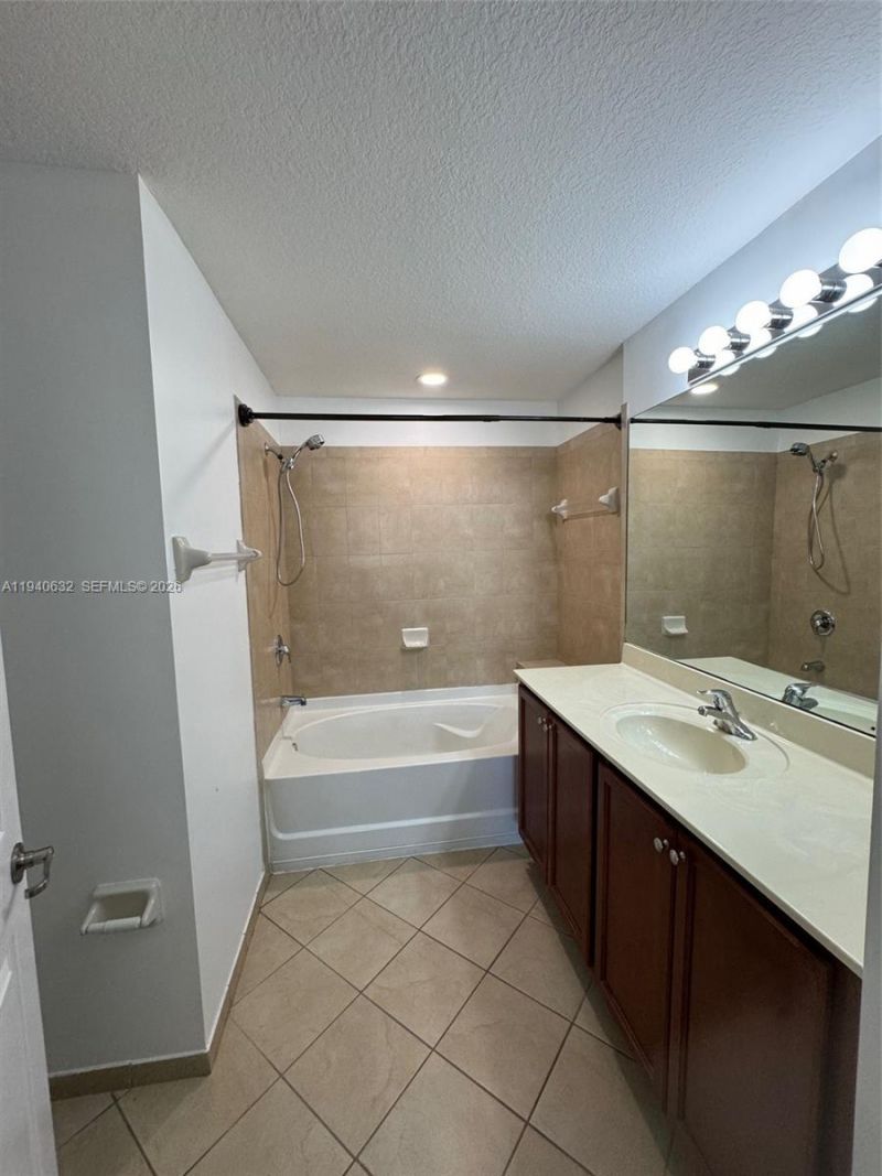 11601 NW 89th St, Unit 106, Doral, FL 33178 Photo