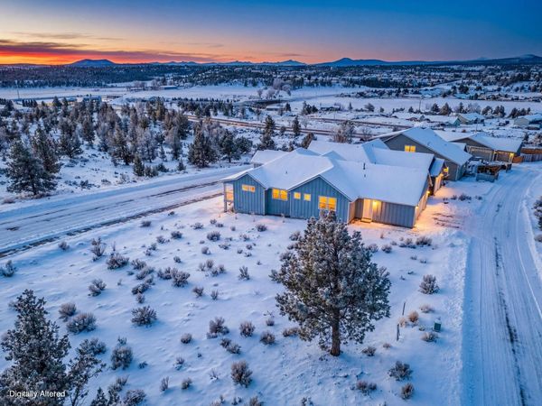 1092 SE Bluegrass Lane, Madras, OR 97741