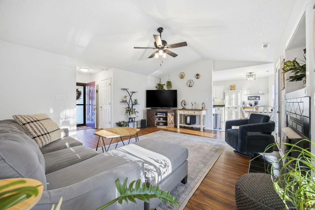 247 Sienna Dr. Photo 8