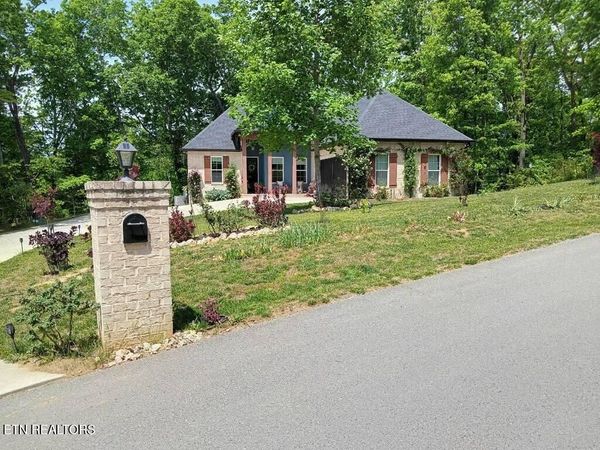 446 Tanzanite Tr, New Tazewell, TN 37825
