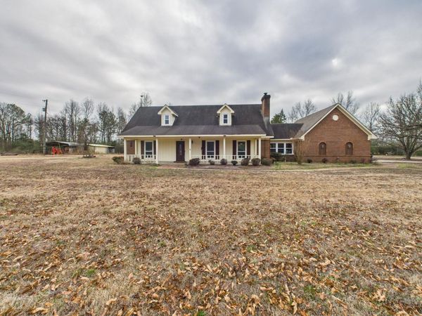 1553 Hildreth Rd, Columbus, MS 39702
