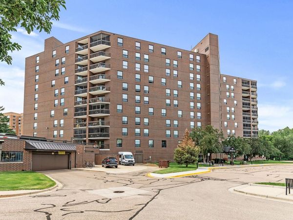 6615 Lake Shore Drive S, Unit 900, Richfield, MN 55423