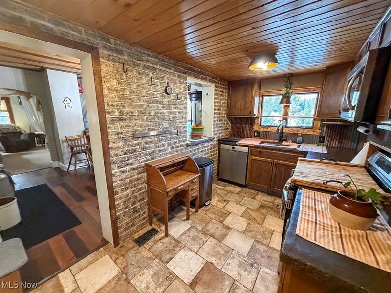 1011 Pennsylvania Avenue, Mc Donald, OH 44437 Photo 4