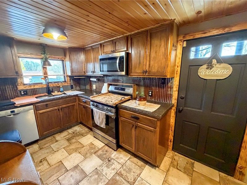 1011 Pennsylvania Avenue, Mc Donald, OH 44437 Photo 5