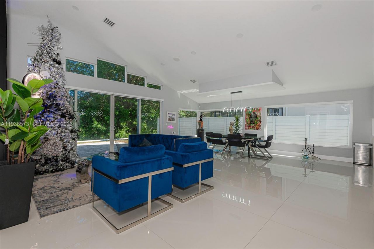 15221 N Laurel Ln N, Pembroke Pines, FL 33027 Photo