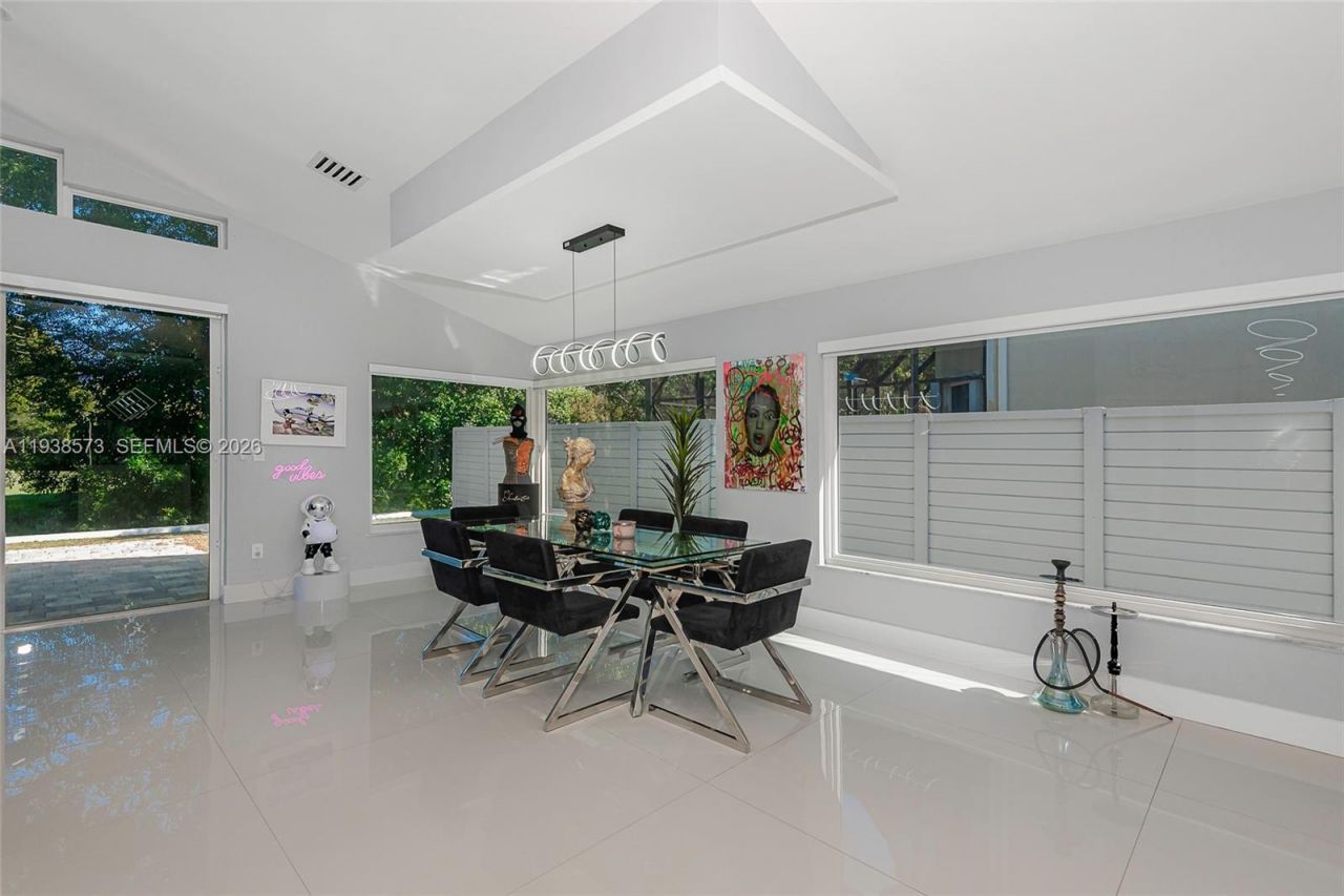 15221 N Laurel Ln N, Pembroke Pines, FL 33027 Photo