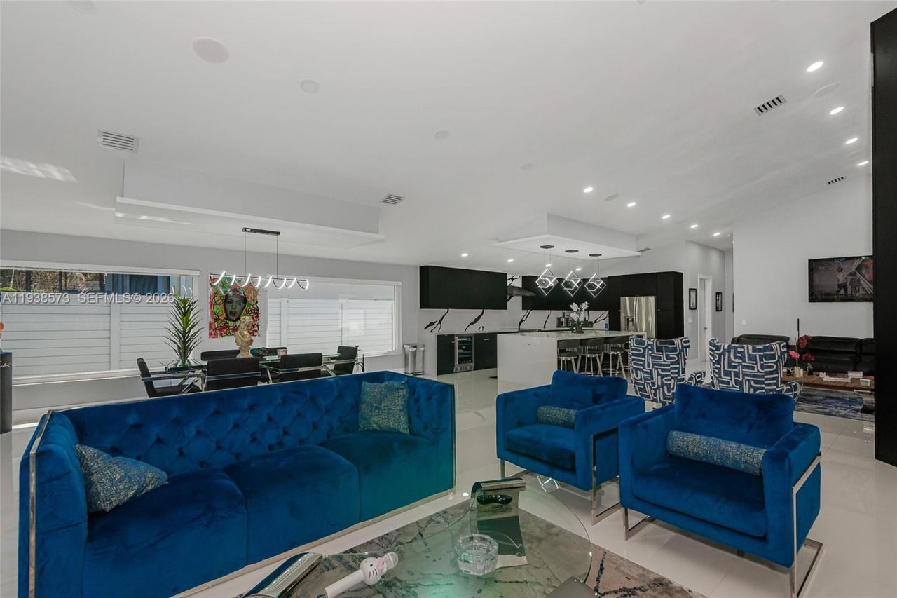 15221 N Laurel Ln N, Pembroke Pines, FL 33027 Photo