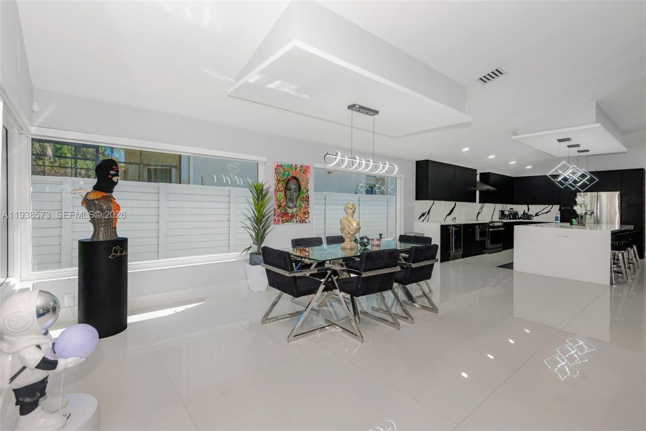 15221 N Laurel Ln N, Pembroke Pines, FL 33027 Photo