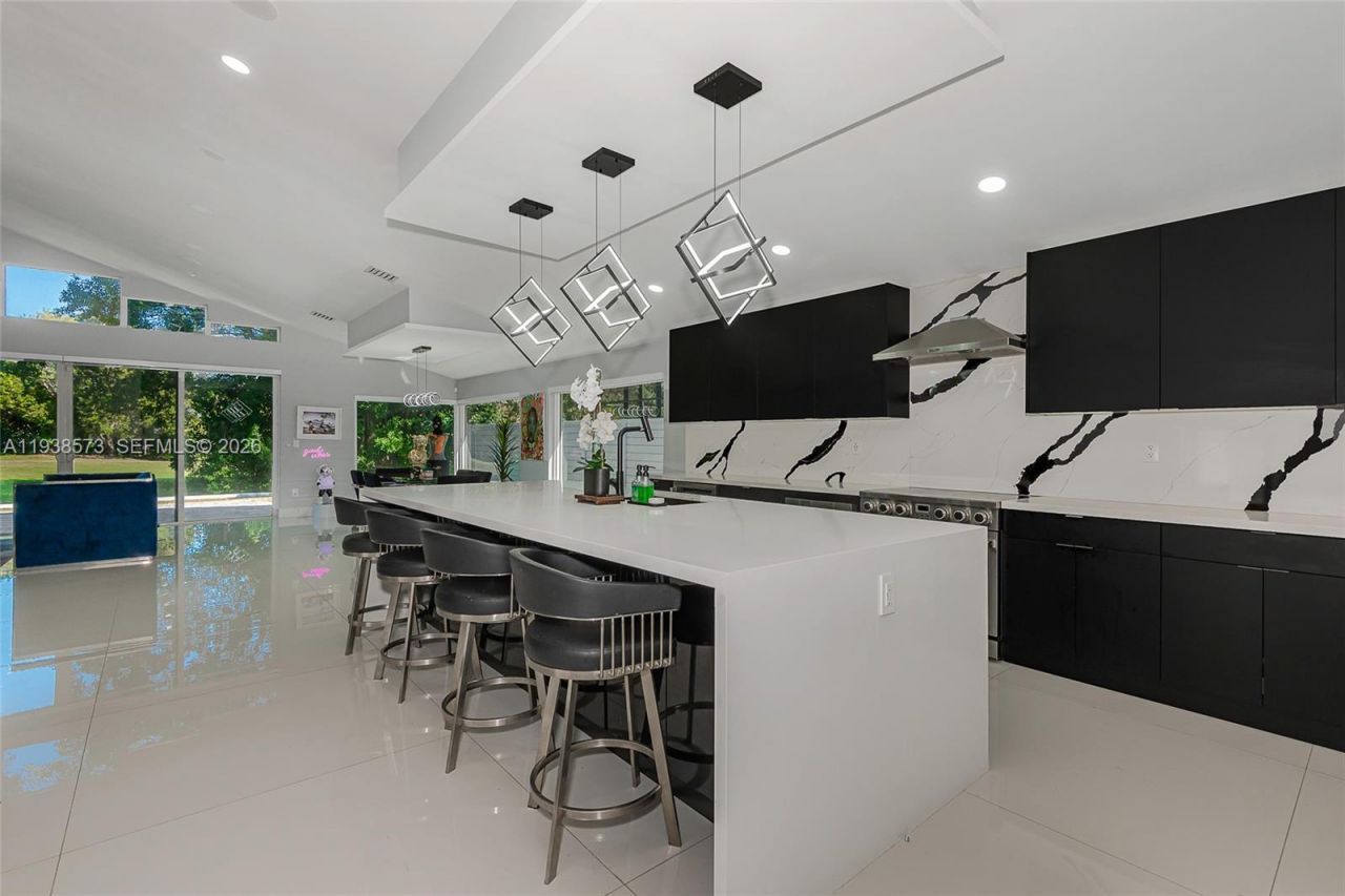 15221 N Laurel Ln N, Pembroke Pines, FL 33027 Photo