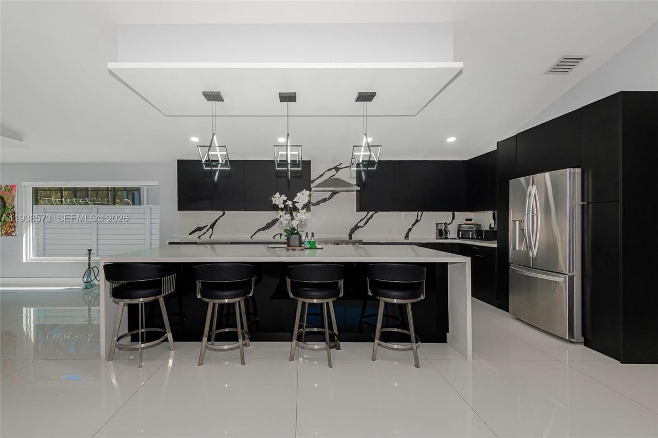 15221 N Laurel Ln N, Pembroke Pines, FL 33027 Photo