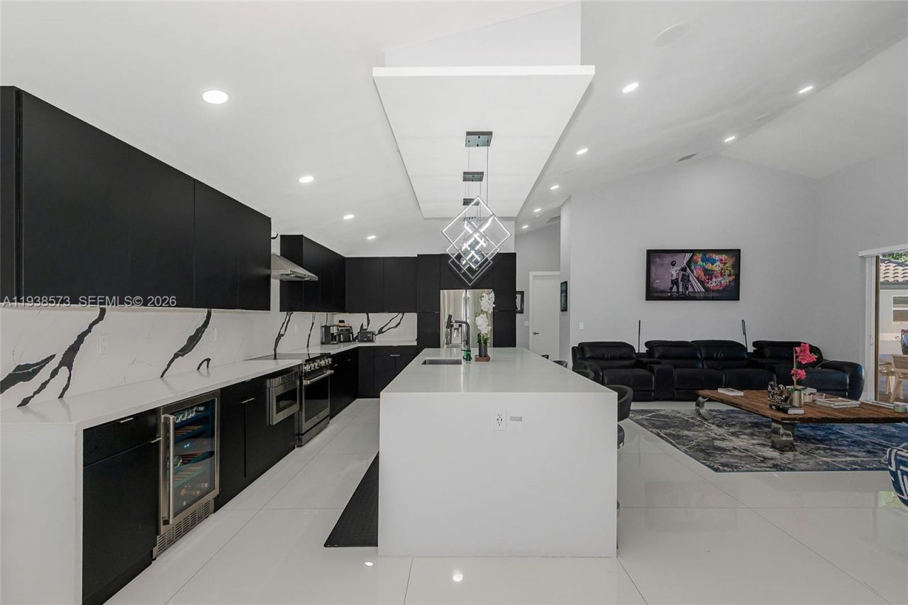 15221 N Laurel Ln N, Pembroke Pines, FL 33027 Photo