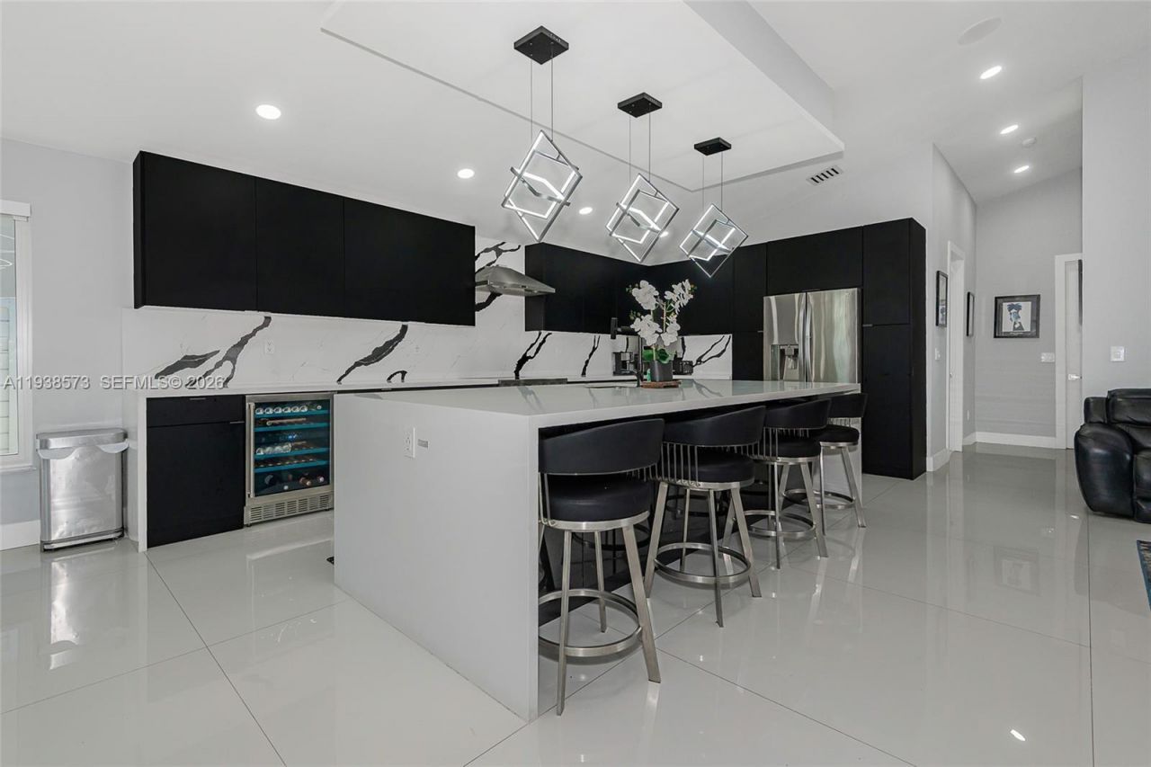 15221 N Laurel Ln N, Pembroke Pines, FL 33027 Photo