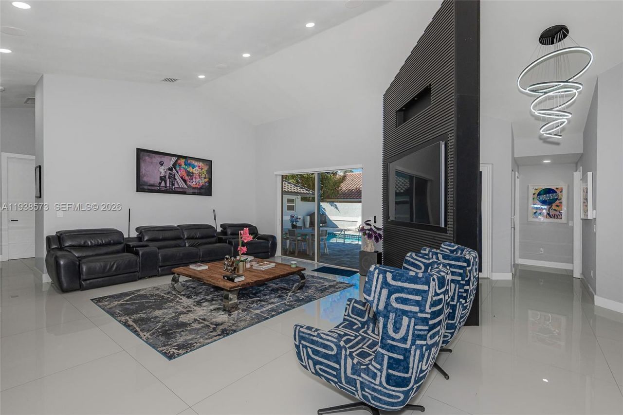 15221 N Laurel Ln N, Pembroke Pines, FL 33027 Photo