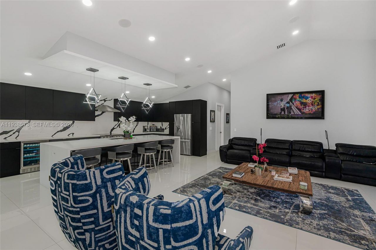 15221 N Laurel Ln N, Pembroke Pines, FL 33027 Photo