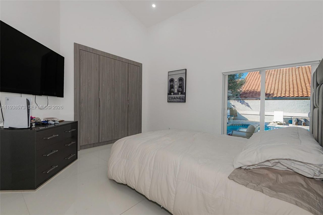 15221 N Laurel Ln N, Pembroke Pines, FL 33027 Photo