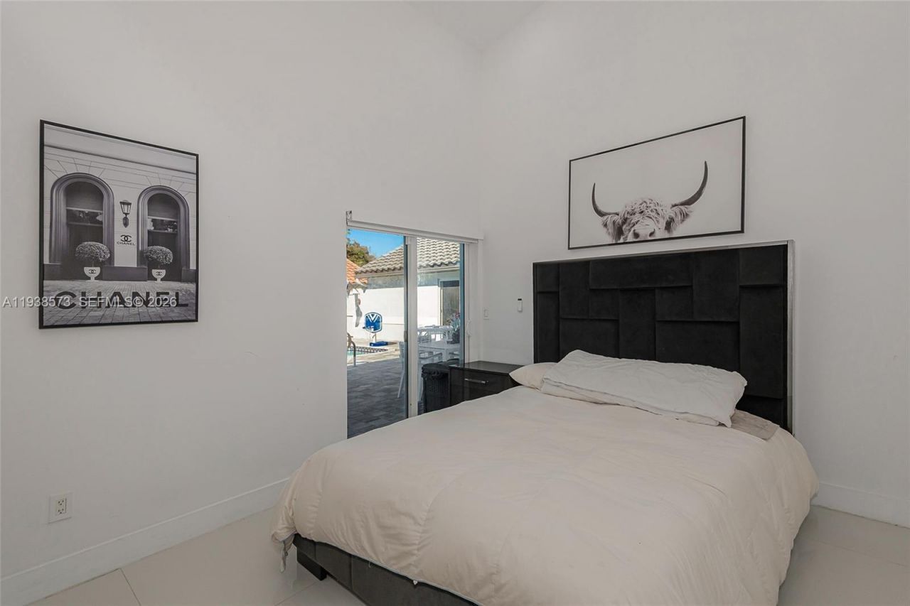 15221 N Laurel Ln N, Pembroke Pines, FL 33027 Photo