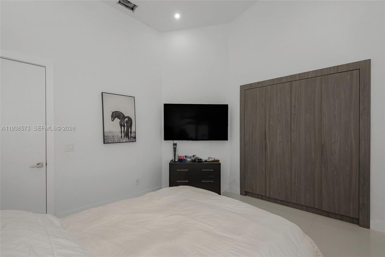 15221 N Laurel Ln N, Pembroke Pines, FL 33027 Photo