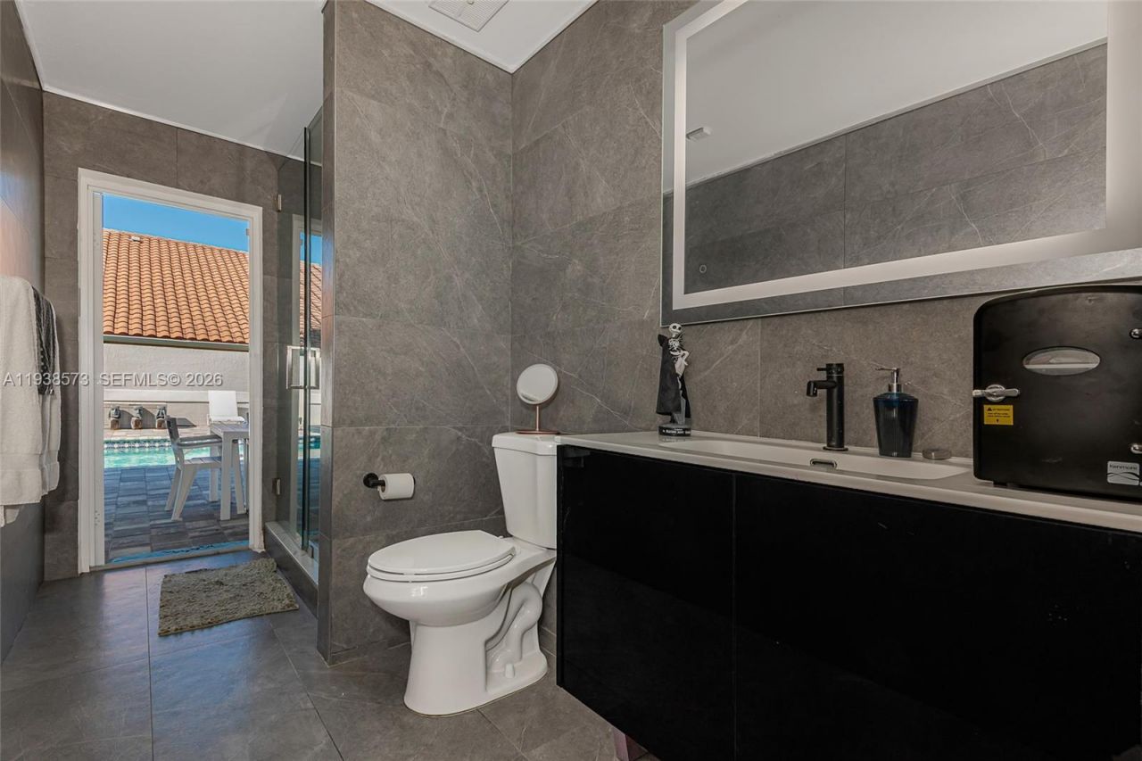 15221 N Laurel Ln N, Pembroke Pines, FL 33027 Photo