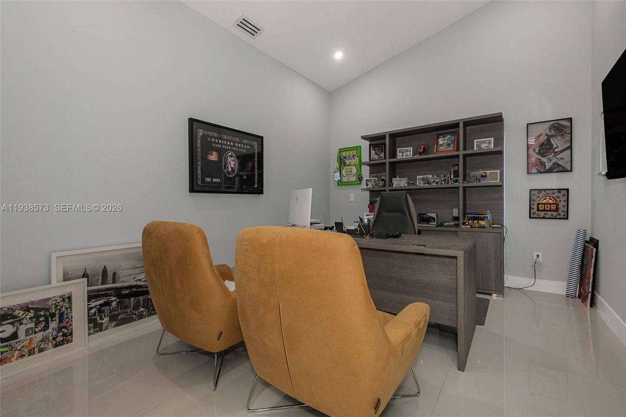 15221 N Laurel Ln N, Pembroke Pines, FL 33027 Photo