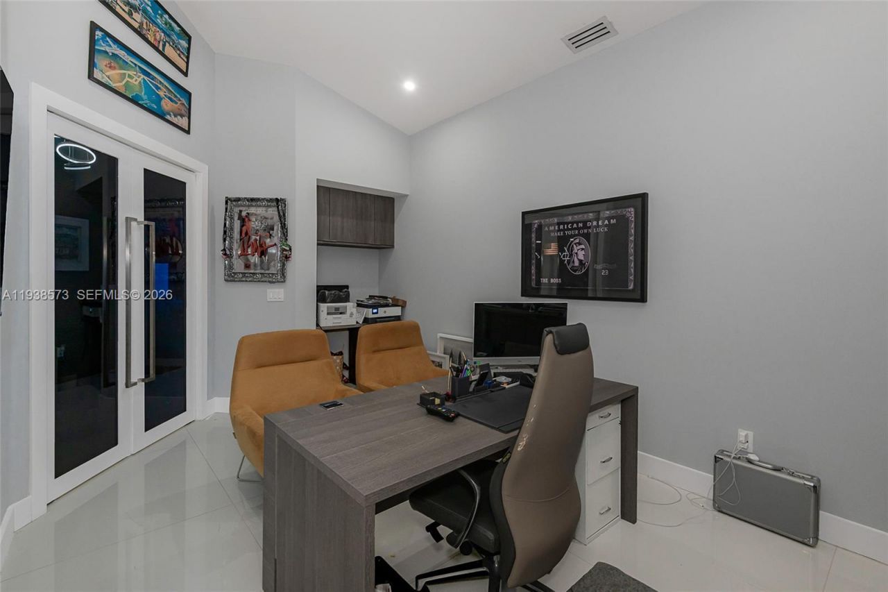 15221 N Laurel Ln N, Pembroke Pines, FL 33027 Photo