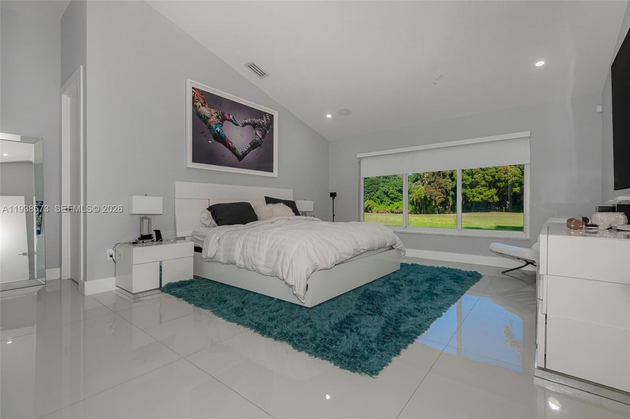 15221 N Laurel Ln N, Pembroke Pines, FL 33027 Photo