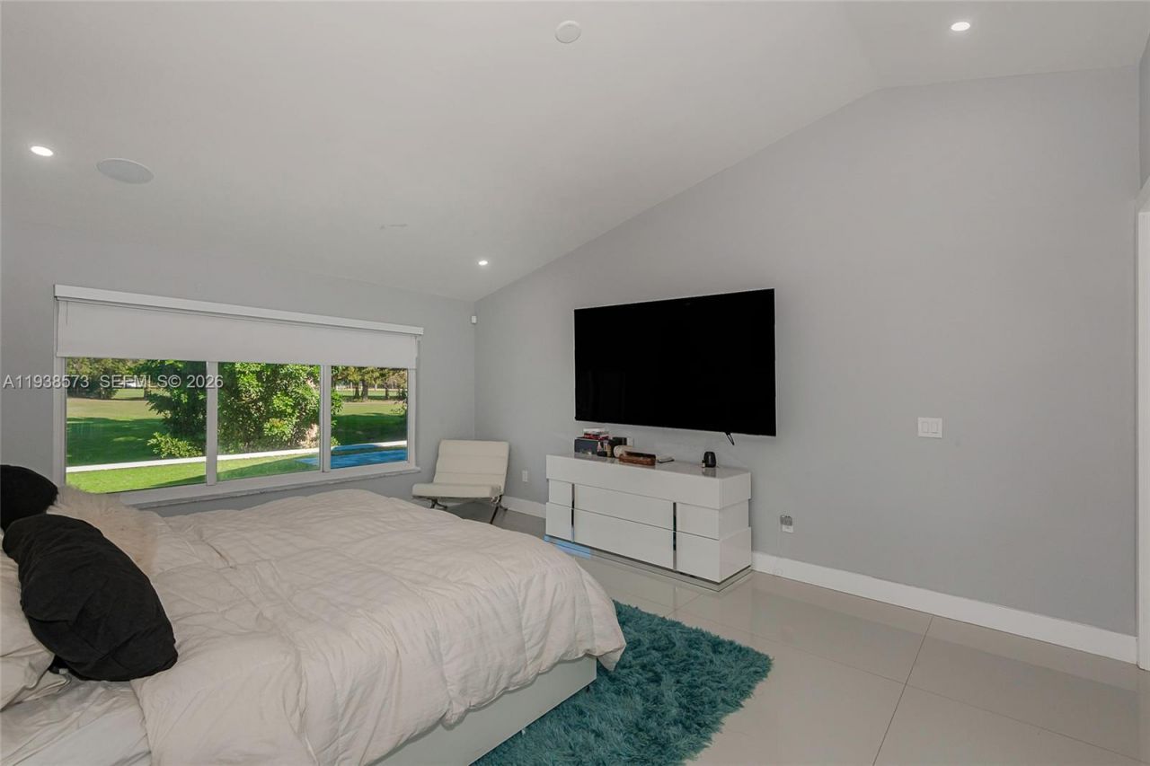 15221 N Laurel Ln N, Pembroke Pines, FL 33027 Photo