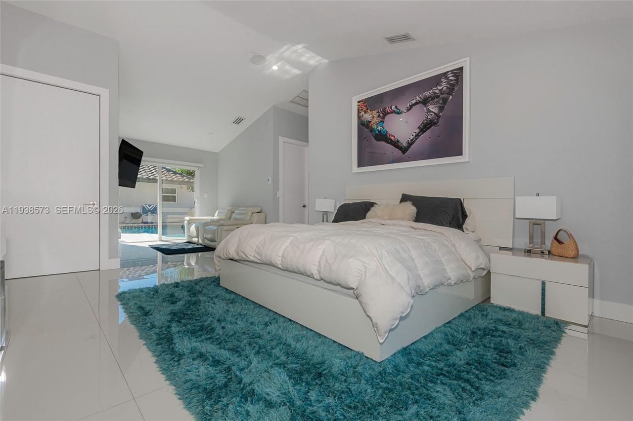 15221 N Laurel Ln N, Pembroke Pines, FL 33027 Photo