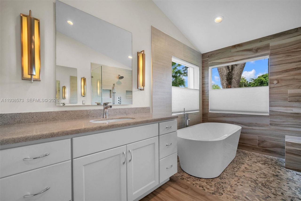 15221 N Laurel Ln N, Pembroke Pines, FL 33027 Photo