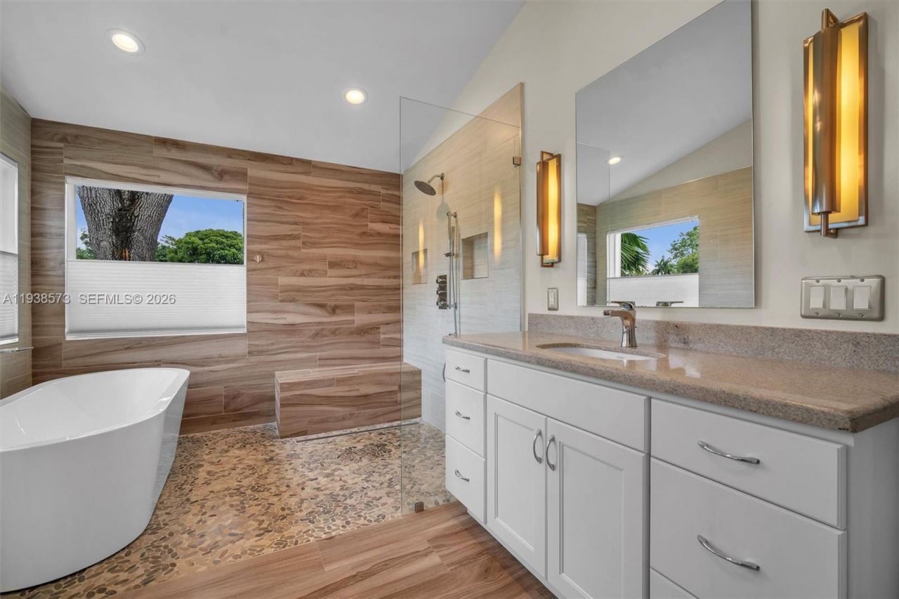 15221 N Laurel Ln N, Pembroke Pines, FL 33027 Photo