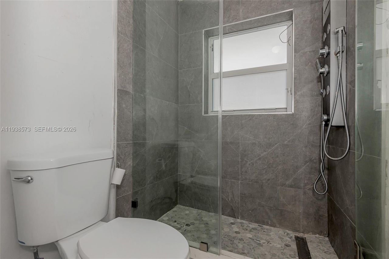 15221 N Laurel Ln N, Pembroke Pines, FL 33027 Photo