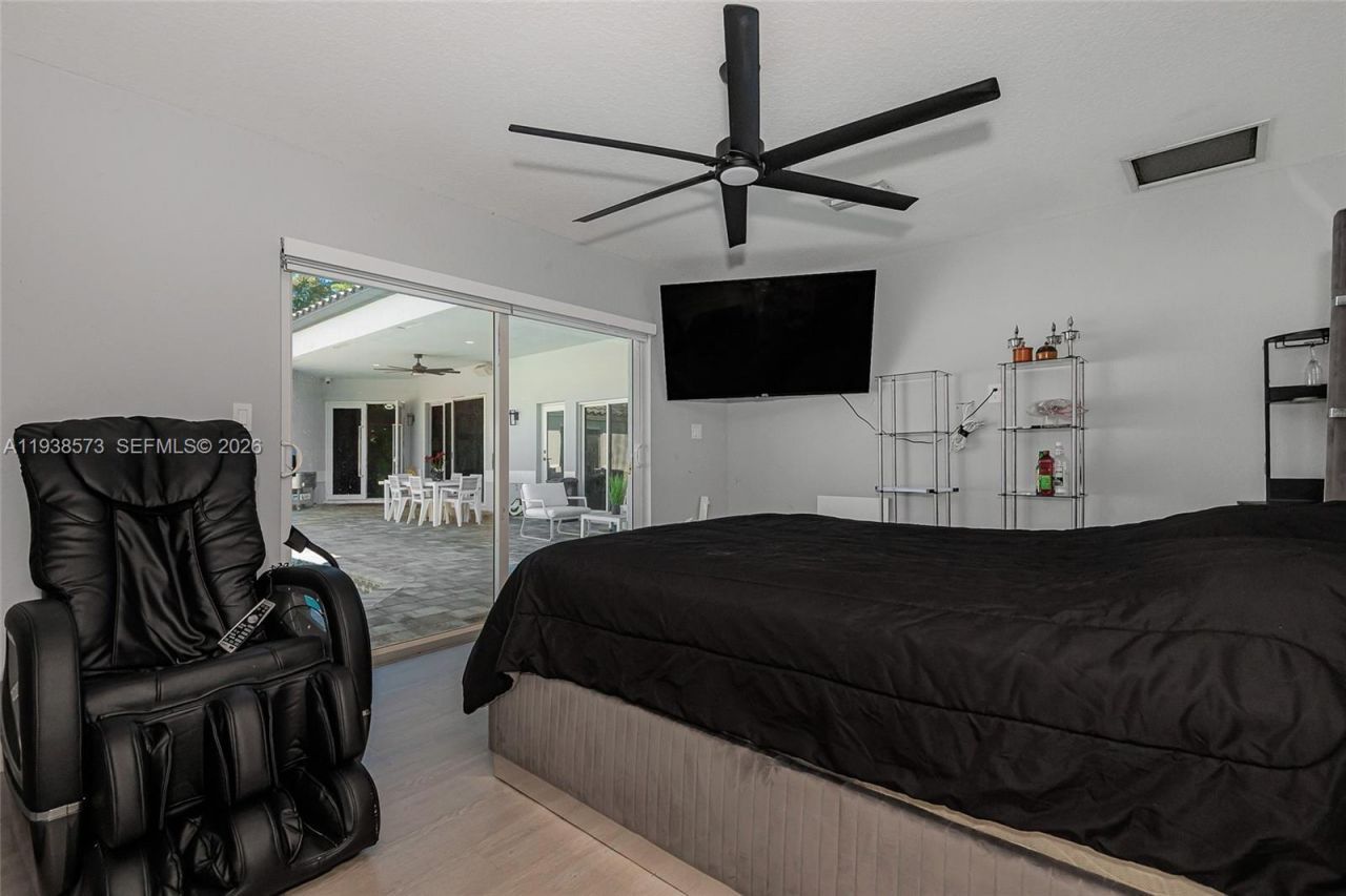 15221 N Laurel Ln N, Pembroke Pines, FL 33027 Photo